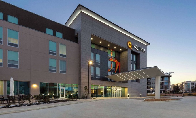 Forest Crest Hotel | La Quinta Inn & Suites By Wyndham San Antonio At The Rim