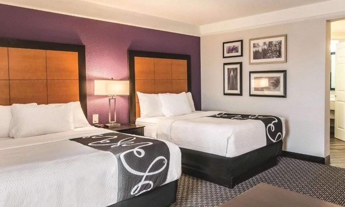 Airport North House | La Quinta Orlando | 2 Full Beds | Family-Friendly | Free-Shuttle | Pool