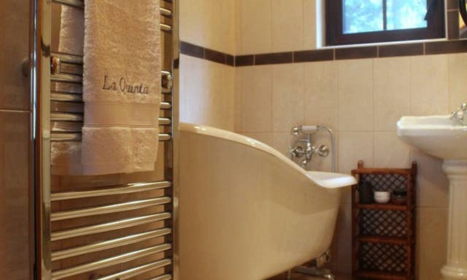 Apra House | La Quinta: Private property with swimming pool