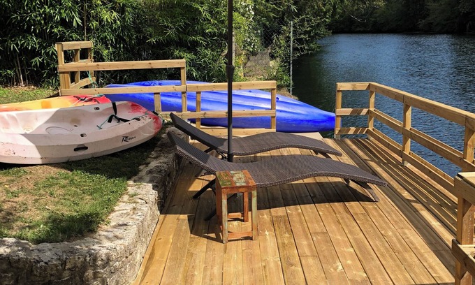 La Genevraye House | La Ravine, house on the banks of the loing for up to 6 people, with canoes and rowing boat.
