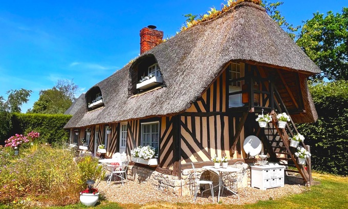 Berville-sur-Mer Bed & Breakfast | La Romanesque, charming bed and breakfast with breakfast