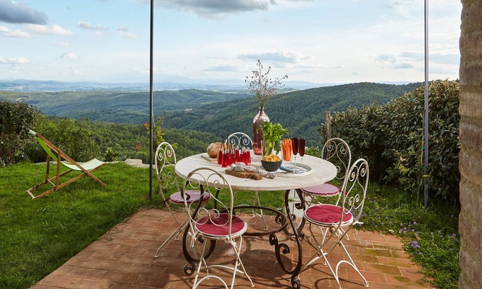 Rosennano Apartment | LA RONDINAIA. CHARMING HOUSE WITH GARDEN AND POOL. AMAZING VIEW