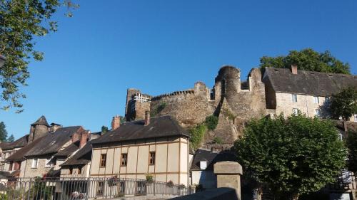 Segur-le-Chateau Bed & Breakfast | La Ruche Chambres d'hôtes