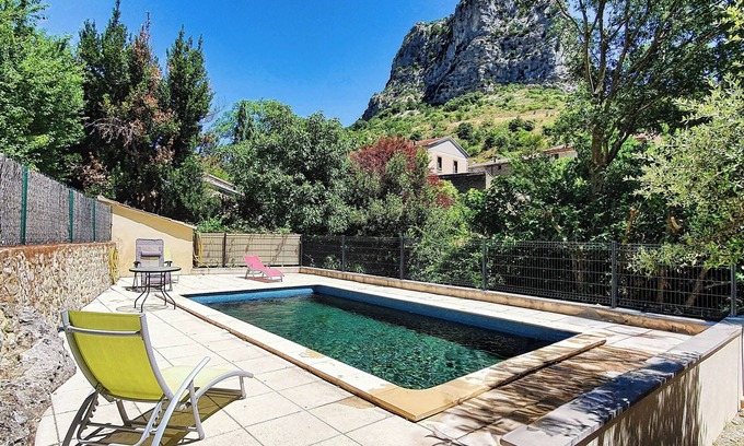 Saint-Jean-de-Bueges Apartment | La Séranne, apartment for 7 people, independent entrance.nGarden, barbecue, pool