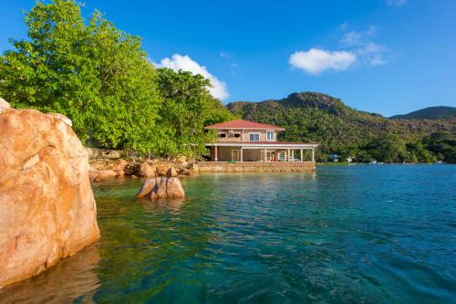 Praslin Island Villa | La Saline