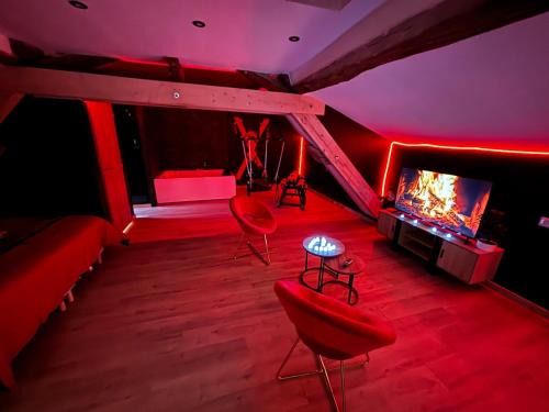 Pont-de-Veyle Apartment | La secret room