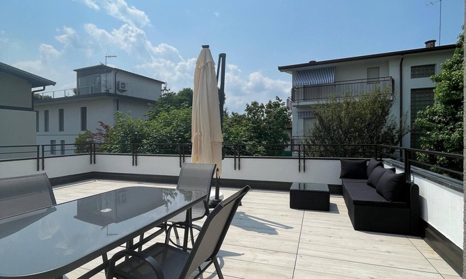 Casbeno Apartment | LA TERRAZZA - Very Quiet - Free park - 3 min Varese center and lake - AIR Cond.