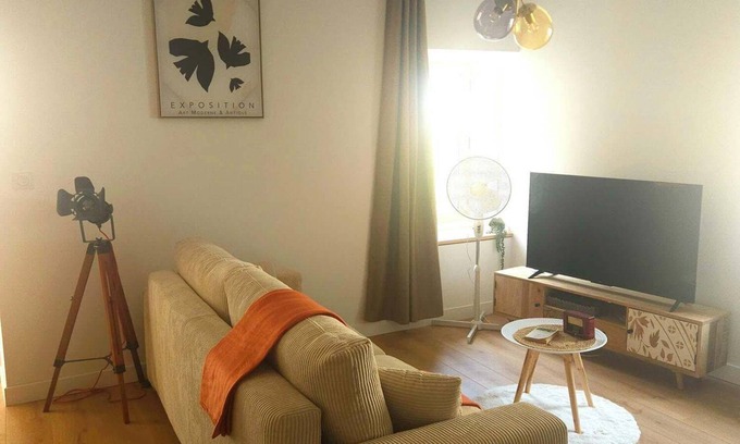 Vertrieu House | "La Tour", cosy, quiet accommodation.