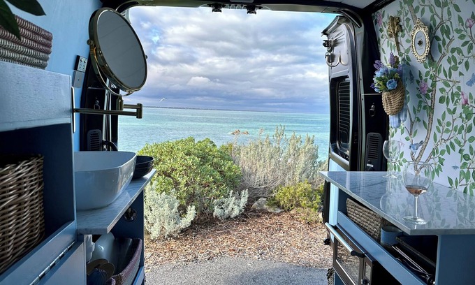 Norwood House | La Van en Rose 5 Star on Wheels
