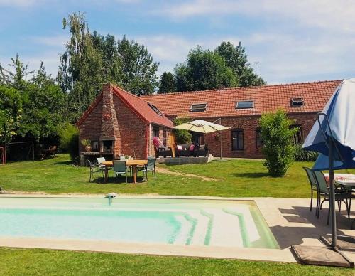 Vendegies-au-Bois House | La Vendegeoise - Gîte chaleureux 10P chez l'habitant - Jardin- Piscine ext chauffée partagée de mai à septembre
