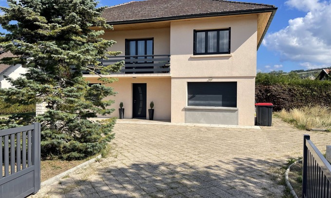 Lompnes Villa | LA Villa DE Hauteville