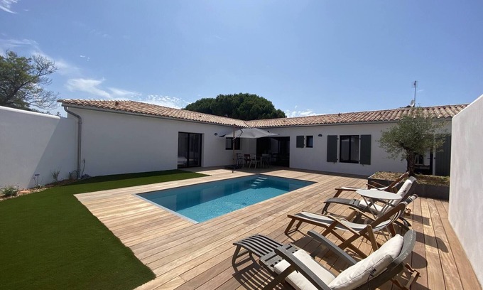 Le Bois-Plage-en-Re Villa | La Villa du Petit Sergent : swimming pool accommodation for up to 8 people