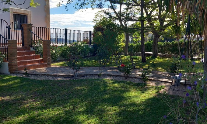Turis Villa | La Villa Rosa