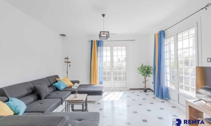 Beziers House | La Villa Rosa Wifi Garden Barbecue