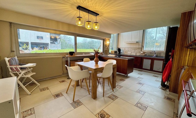 Belleville-sur-Vie Villa | La Villa - Swimming pool - Billiards
