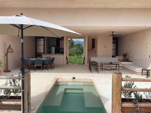Barra de Colotepec Villa | La Villana: Hermosa casa a pasos del mar