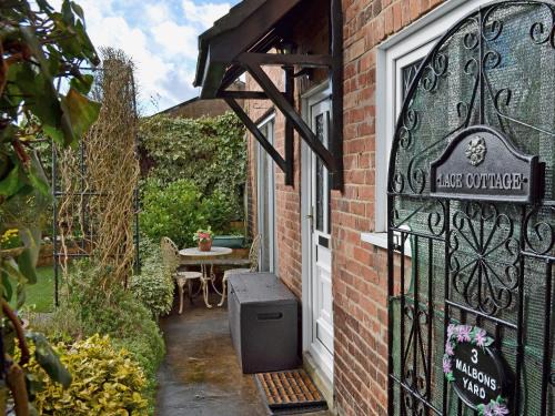Ashbourne House | Lace Cottage