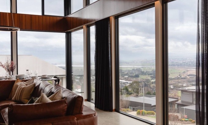 Trevallyn House | Lachlan Retreat, luxury entertainer Launceston