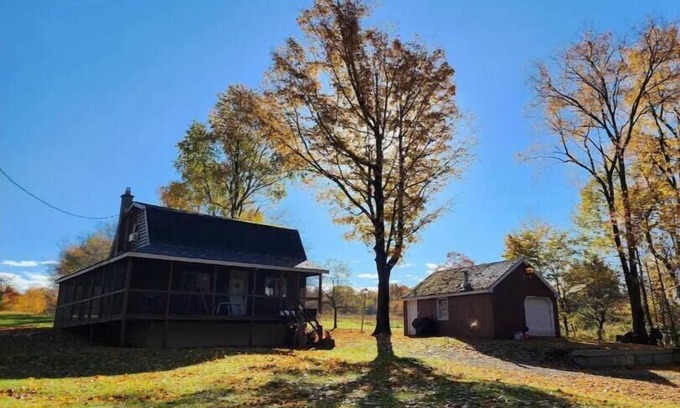 Thompson Cottage | Lackawanna Lodge - Cozy two bedroom cottage