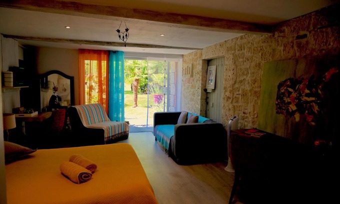 Sainte-Colombe-en-Bruilhois House | LACOSTE