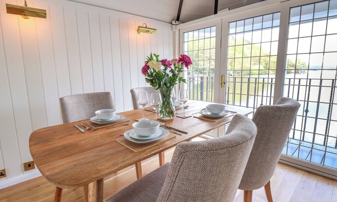 Horton Cottage | Lady Of The Lake