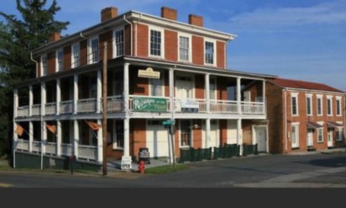 Stanardsville Bed & Breakfast | Lafayette Inn