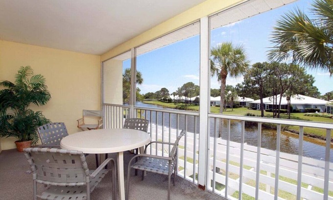 Plantation Condo | Lagoon front 2/2 condo overlooking the golf course - Approach Shot