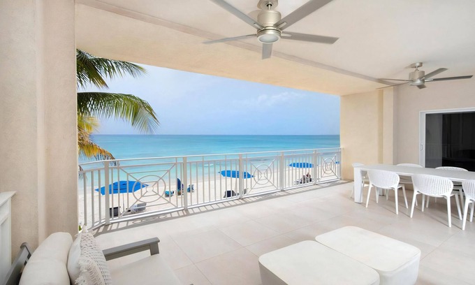 Seven Mile Beach Apartment | Laguna Del Mar