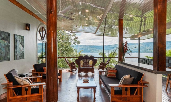 La Laguna Villa | Laguna Lakefront Luxury at Casa Tuani