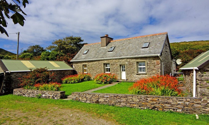 Cahirciveen House | Laharn North - Three Bedroom House, Sleeps 6