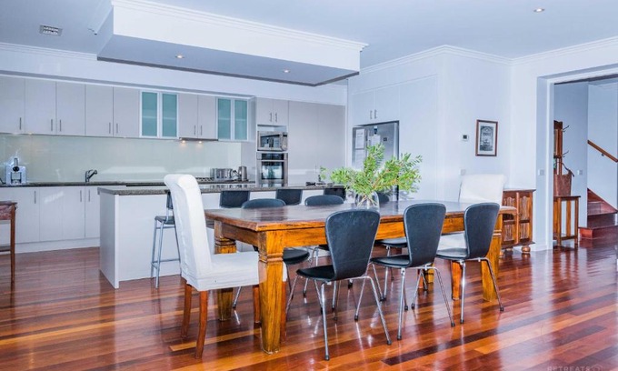 Torquay House | Lahinch Mews - Family Bookings Only