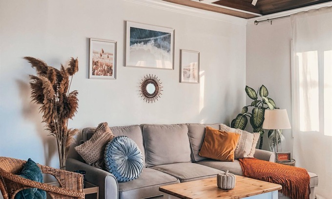 Brighton Cottage | Laidback Luxury Near Prince Edward County!