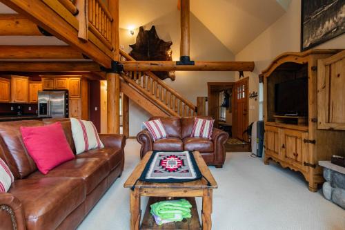 West Glacier House | Lake 5 Cabin