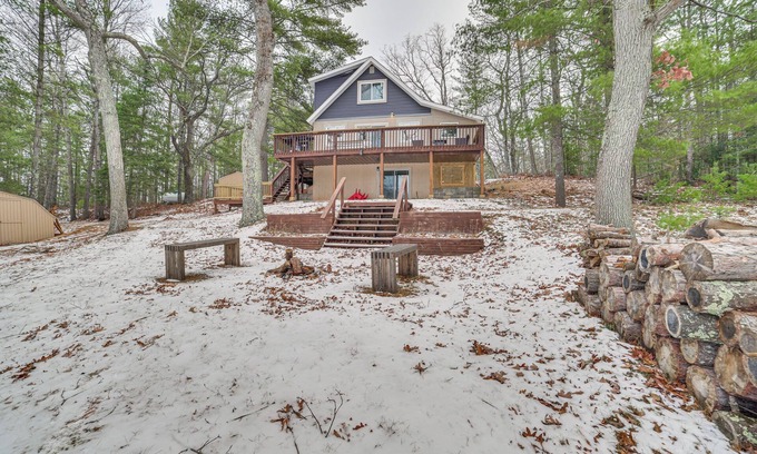 Herron Cottage | Lake Access & Dock: Remote Mio-Area Cottage