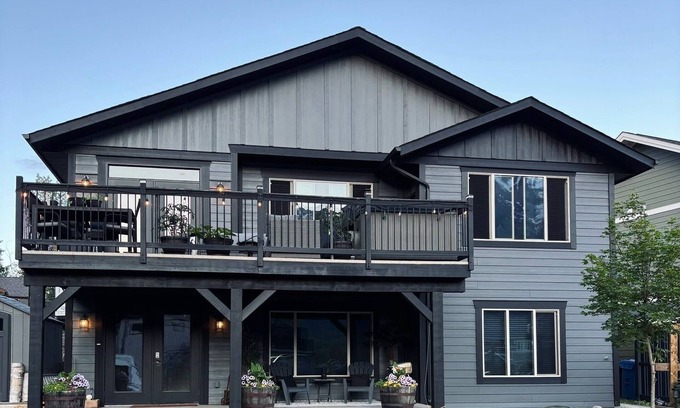 Smithers House | Lake and Peak Retreat
