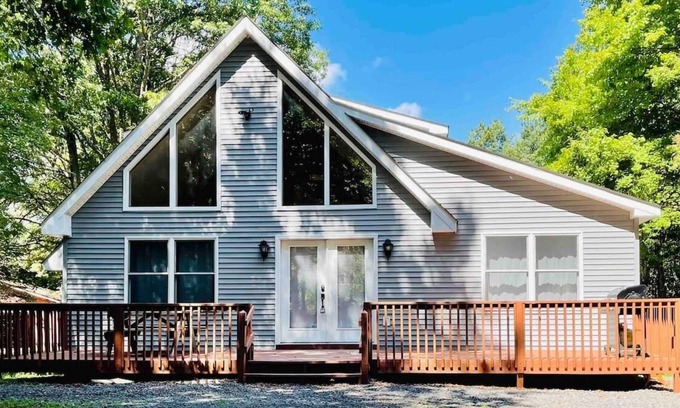 Albrightsville House | ✦✧Lake/Beach Access | 4 Bedrooms | BBQ | Deck | Yard