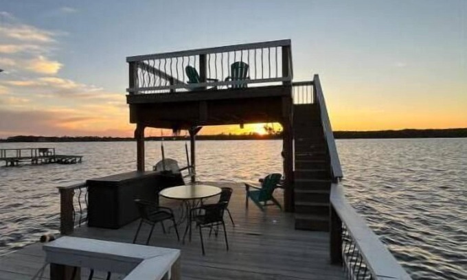 Cordele House | Lake Blackshear House literally over the water for stunning views!