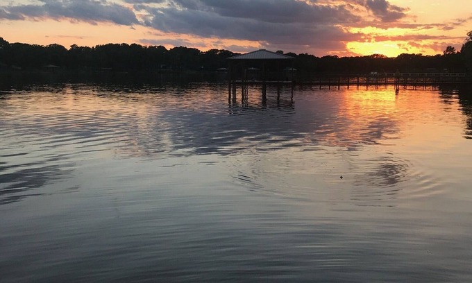Gober House | Lake Bonham Waterfront Getaway
