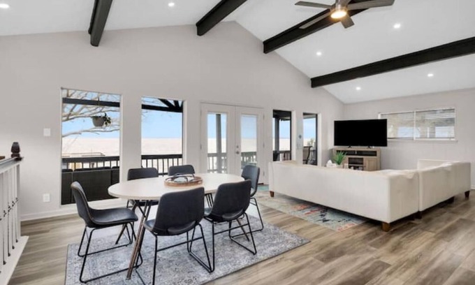 Coldspring House | Lake Breeze Haven
