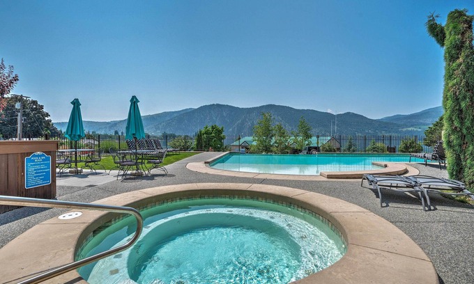 Manson Condo | Lake Chelan Resort Condo: Pool & Hot Tub Access!