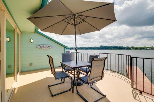Seven Coves Apartment | Lake Conroe Condo Balcony, Views and Pool Access!