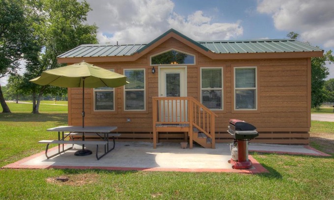 Willis Resort | Lake Conroe Two-Bedroom Cabin 13