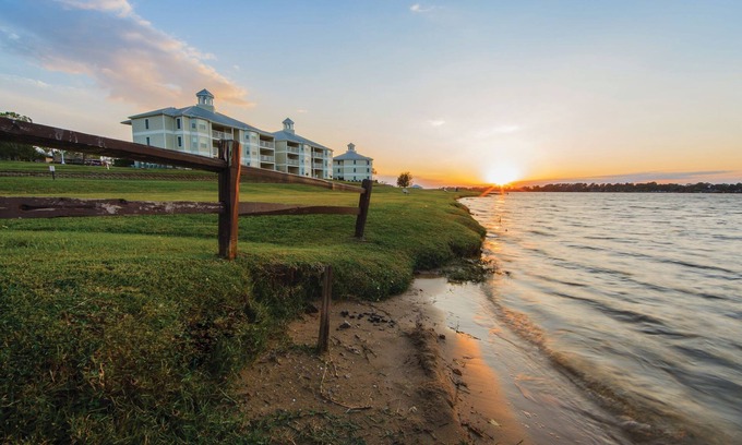 Conroe Villa | Lake Conroe Vacation | 5 Pools + 18-Hole Mini Golf