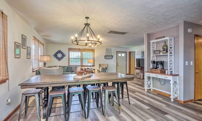 Russell Springs Cottage | Lake Cumberland Eclectic Retreat: Fire Pit + Views