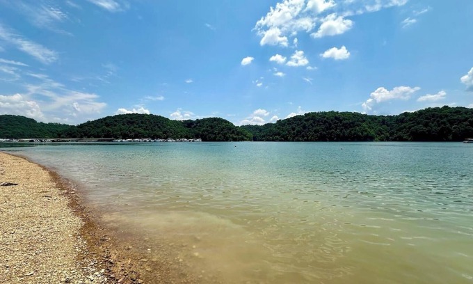 Russell Springs Cabin | Lake Cumberland Marina-Cabin 104