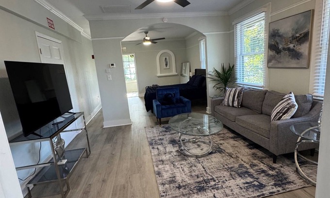 Lake Eola Heights Apartment | Lake Eola Thornton Park Studio with balcony