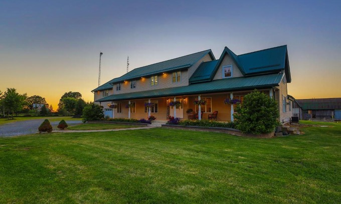 Hamilton Bed & Breakfast | Lake Erie Manor