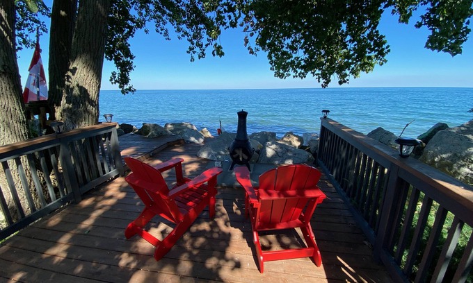 Leamington Cottage | Lake Erie's charming 4 season Lake Houz with BBQ, Fire Pit & more
