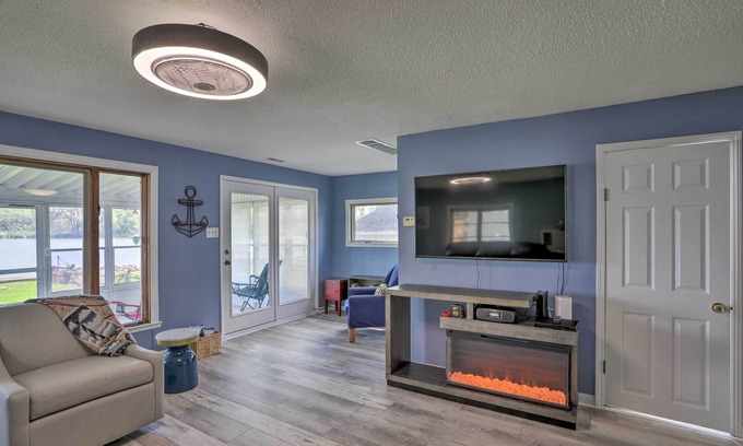 Shoreland House | Lake Erie Waterfront Home w/Sunroom & Yard!