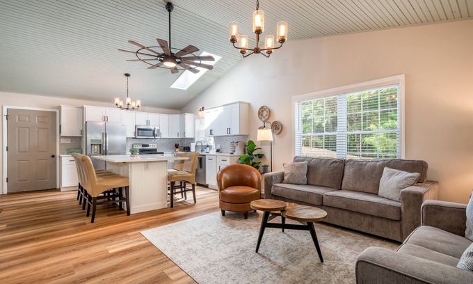 Terrell House | Lake Escape's Cottage on the Cove